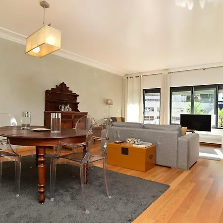 Columbano Garden, Family Лиссабон