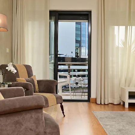 Columbano Garden, Family Lisbon